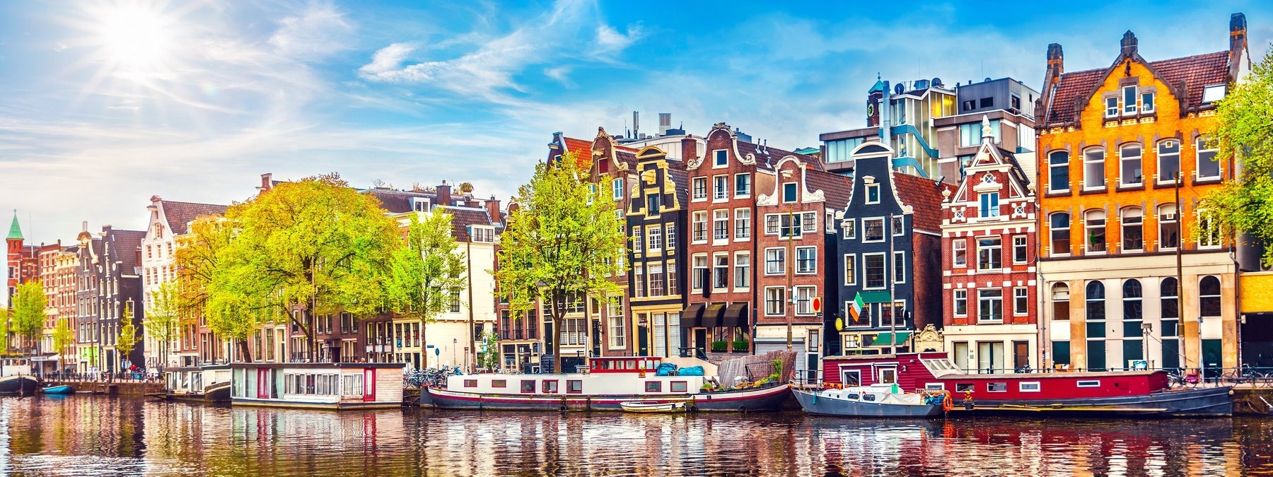 Bunte H&auml;userfassade in Amsterdam