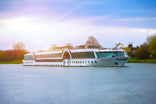 Flusskreuzfahrtschiff 