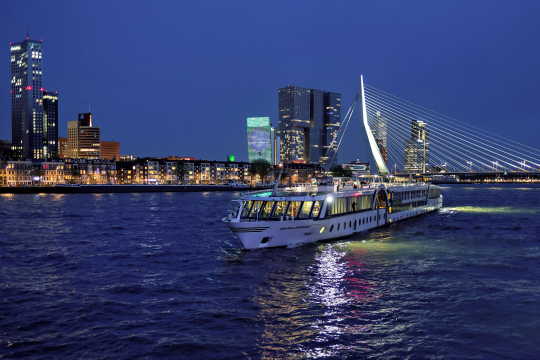 Flusskreuzfahrtschiff 